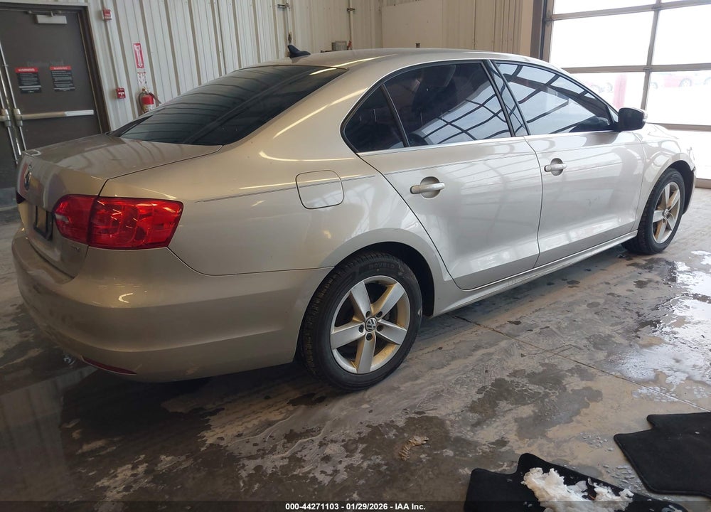 2014 VOLKSWAGEN JETTA 2.0L TDI VIN: 3VWLL7AJ0EM229252