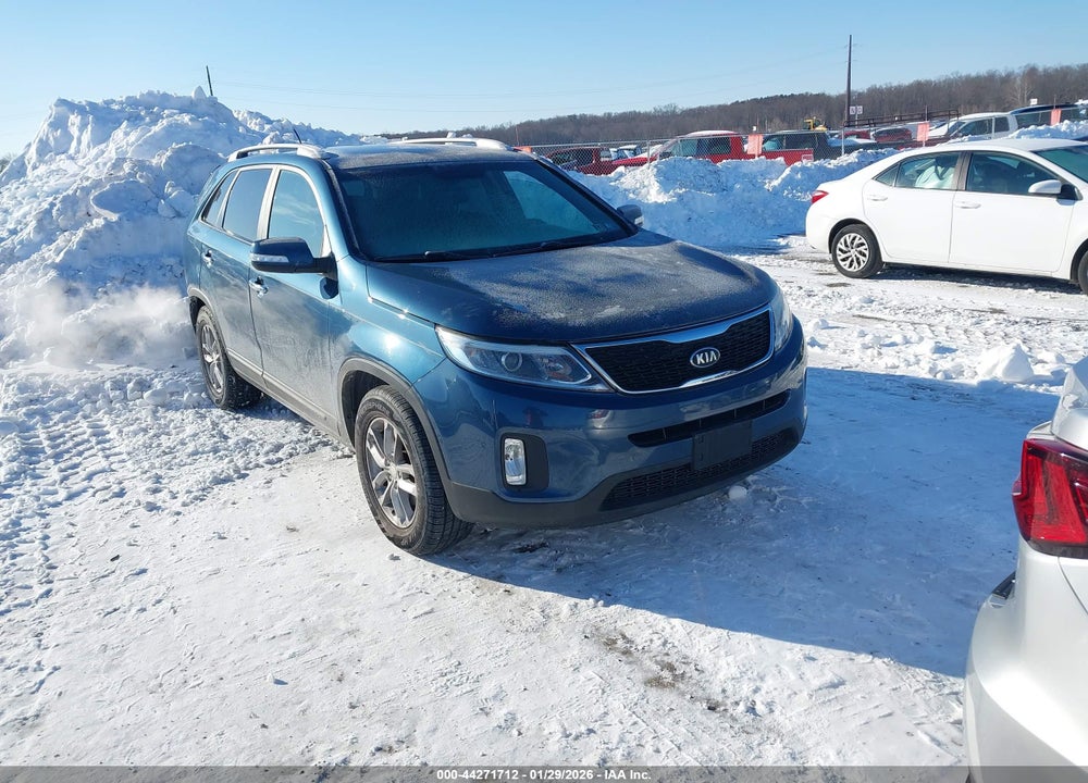 2014 KIA SORENTO LX VIN: 5XYKT4A63EG494074