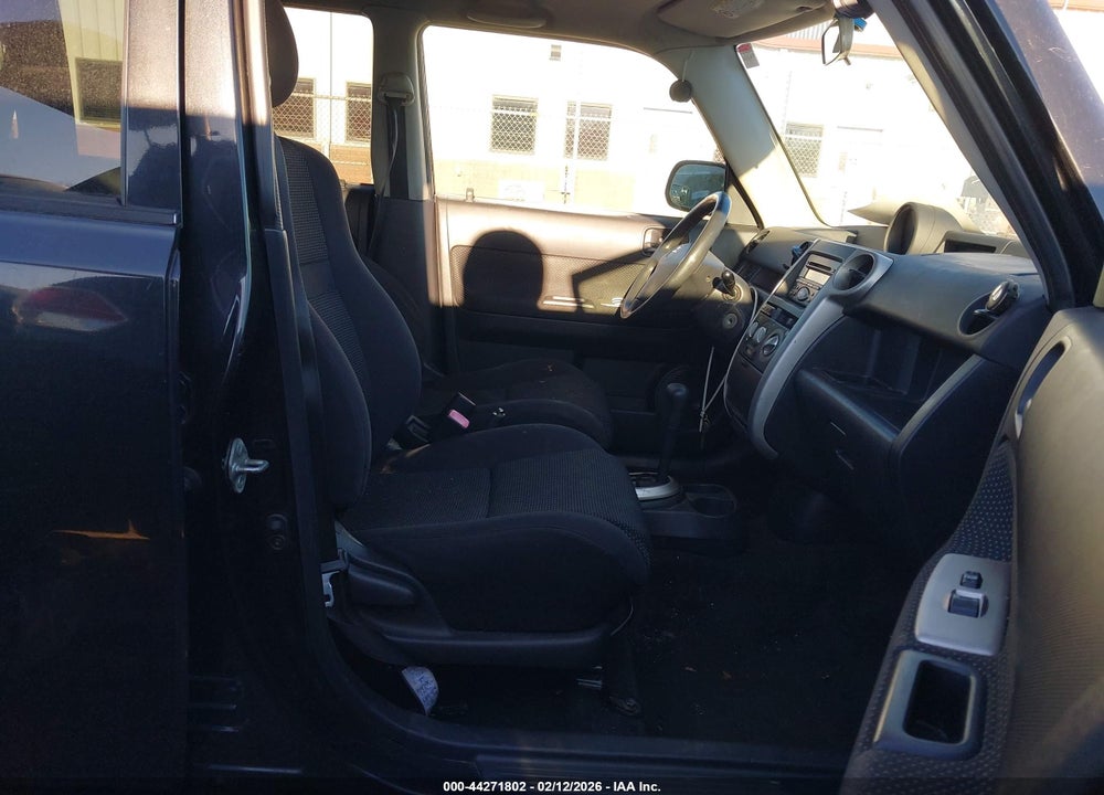 2005 SCION XB VIN: JTLKT324350186310