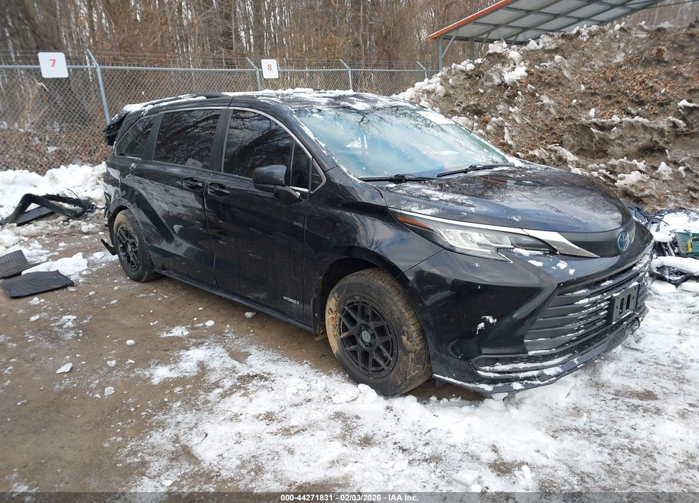 2021 TOYOTA SIENNA LE VIN: 5TDKRKEC7MS031200