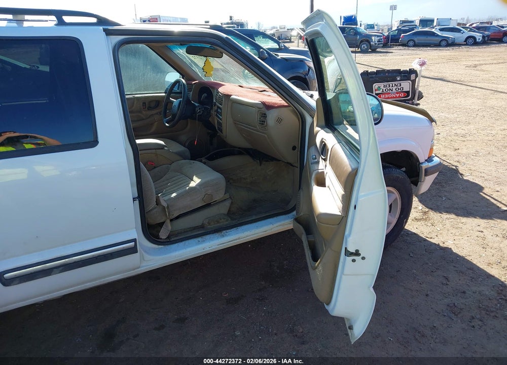 2000 CHEVROLET BLAZER LS VIN: 1GNDT13WXY2220915