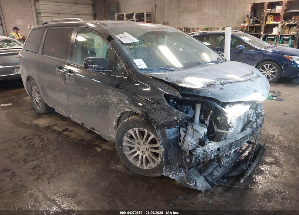 2019 TOYOTA SIENNA XLE 8 PASSENGER VIN: 5TDYZ3DC8KS984979