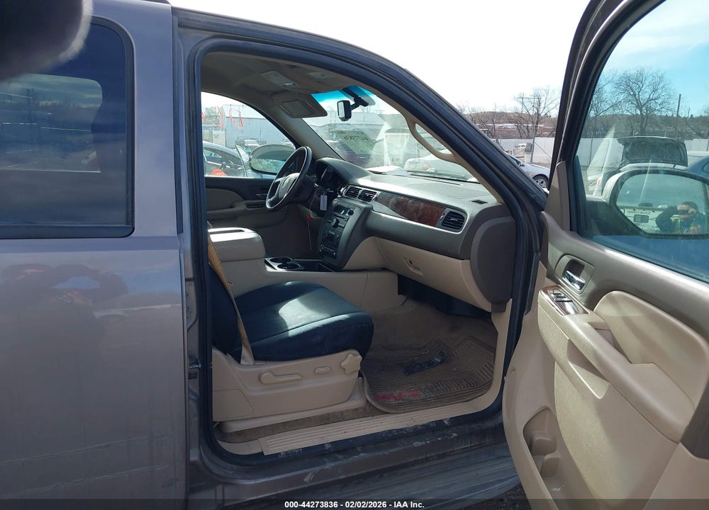 2013 GMC YUKON SLE VIN: 1GKS2AE01DR182184