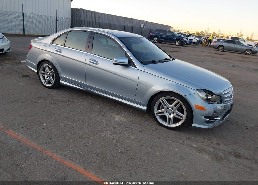 2013 MERCEDES-BENZ C 250 SPORT VIN: WDDGF4HB8DR261619