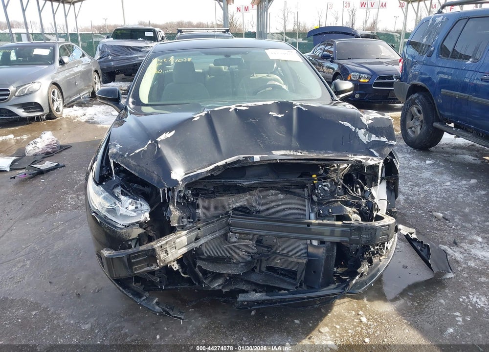 2018 FORD FUSION S VIN: 3FA6P0G74JR201304