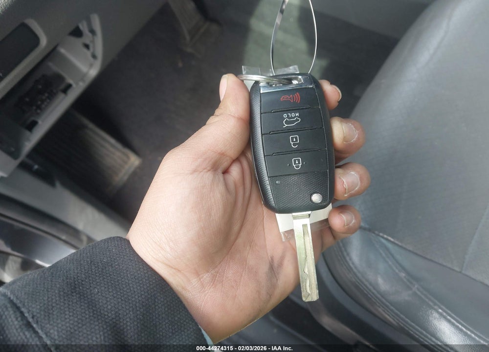 2016 KIA SORENTO 3.3L EX VIN: 5XYPH4A51GG148445