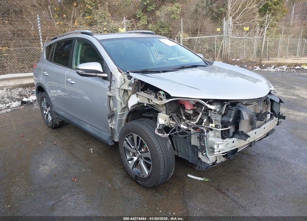 2018 TOYOTA RAV4 XLE VIN: 2T3WFREV1JW497736