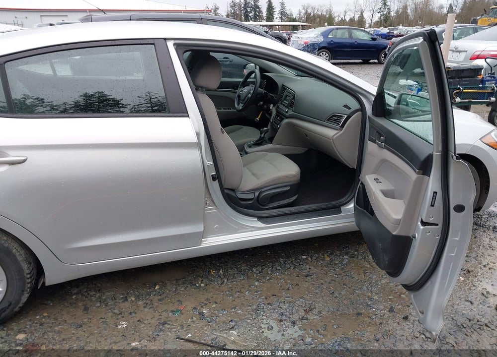 2017 HYUNDAI ELANTRA SE VIN: 5NPD74LF3HH184644