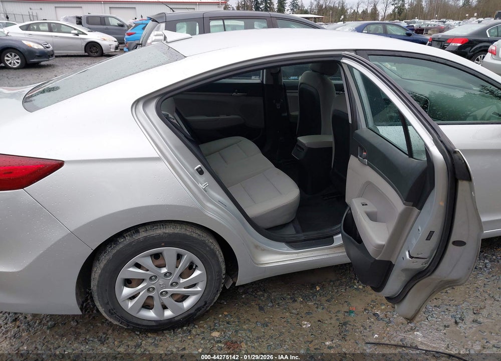 2017 HYUNDAI ELANTRA SE VIN: 5NPD74LF3HH184644