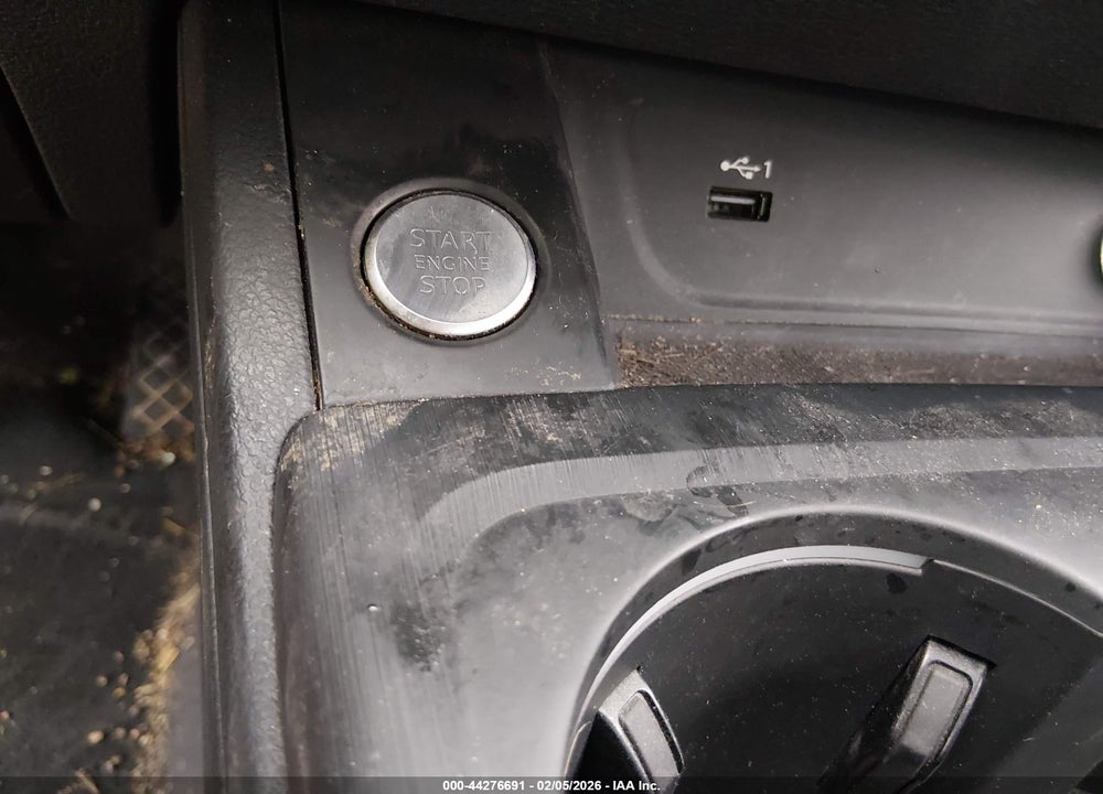 2018 AUDI A4 VIN: WAUPNAF45JN011755