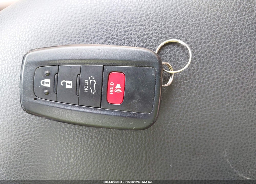 2019 TOYOTA RAV4 XLE VIN: JTMW1RFV9KD500975