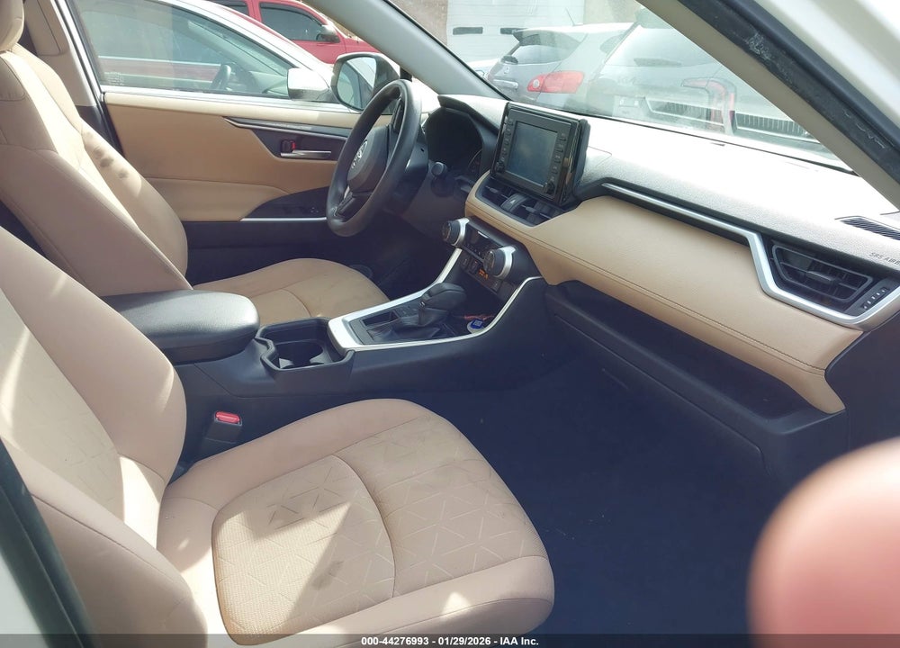 2019 TOYOTA RAV4 XLE VIN: JTMW1RFV9KD500975