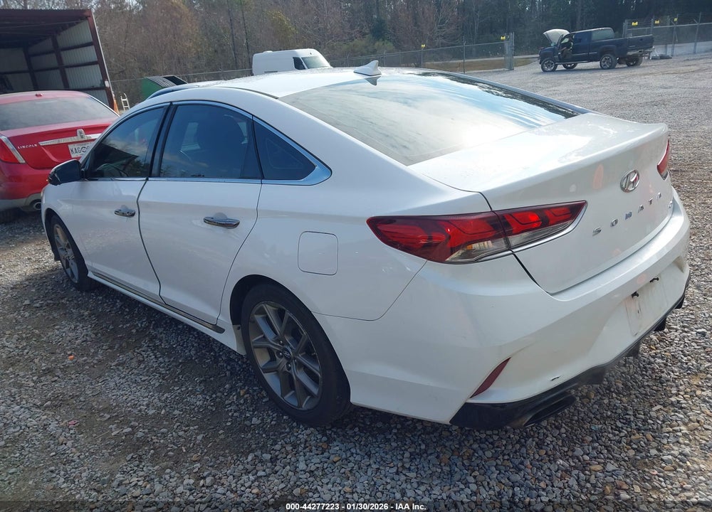 2018 HYUNDAI SONATA SPORT 2.0T VIN: 5NPE34AB7JH636195