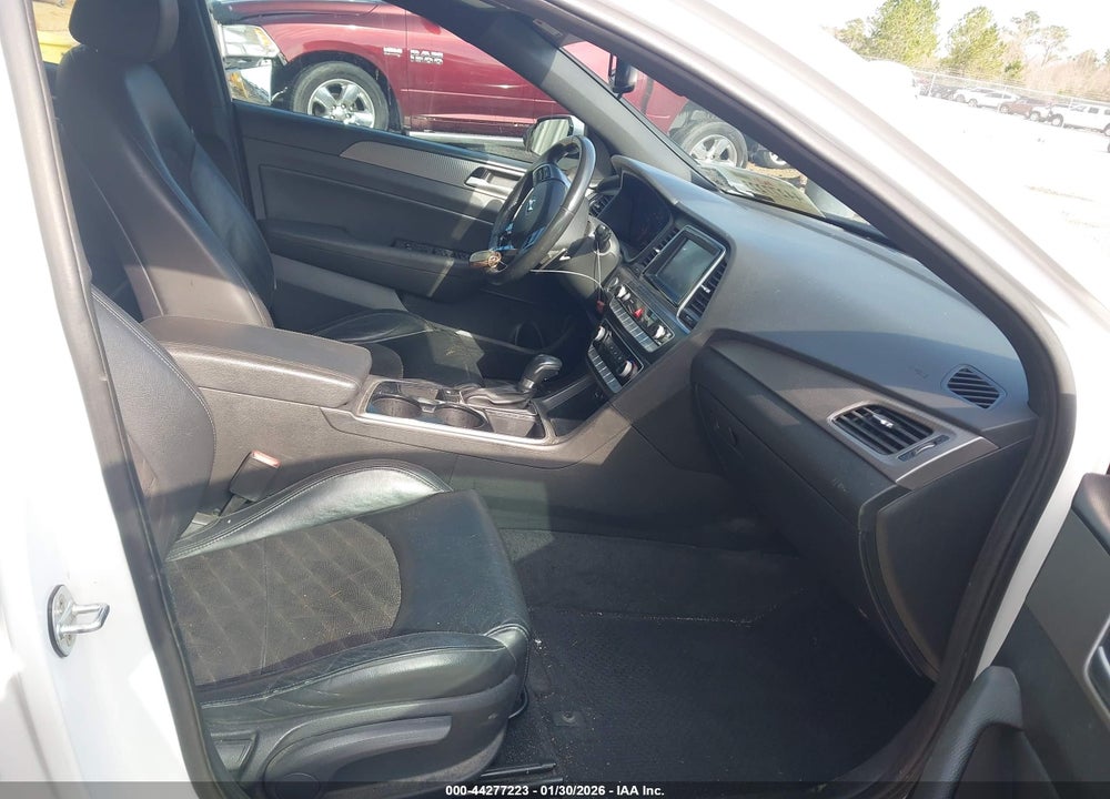 2018 HYUNDAI SONATA SPORT 2.0T VIN: 5NPE34AB7JH636195