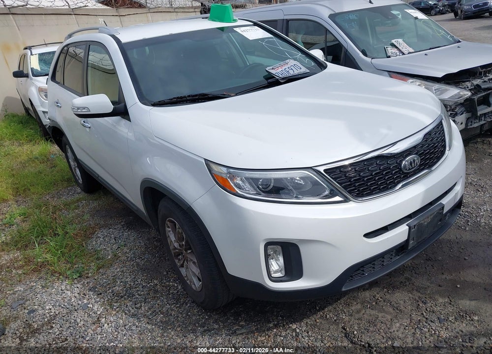 2015 KIA SORENTO LX VIN: 5XYKT4A67FG653969