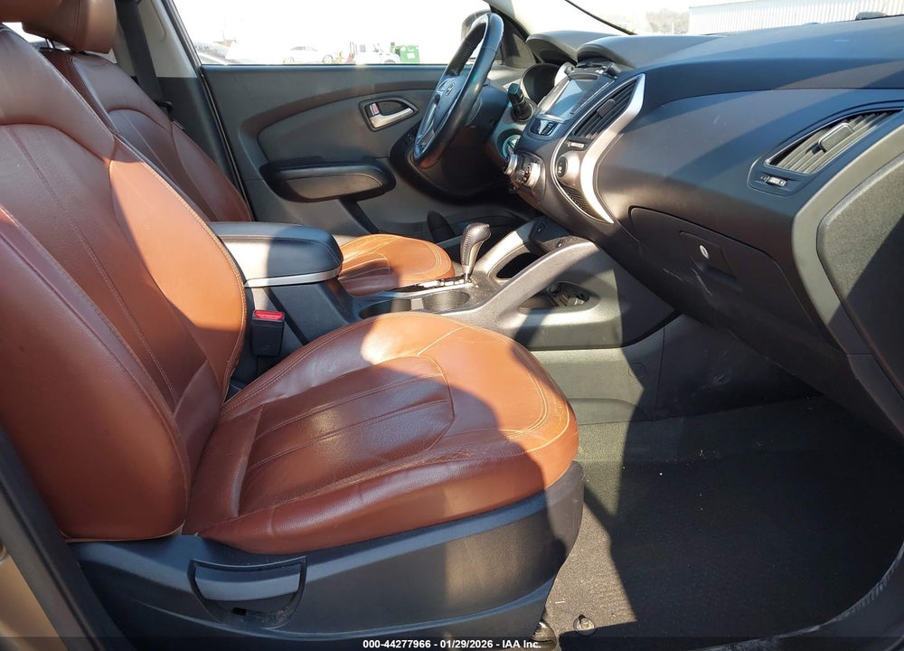 2010 HYUNDAI TUCSON LIMITED VIN: KM8JU3AC8AU083573