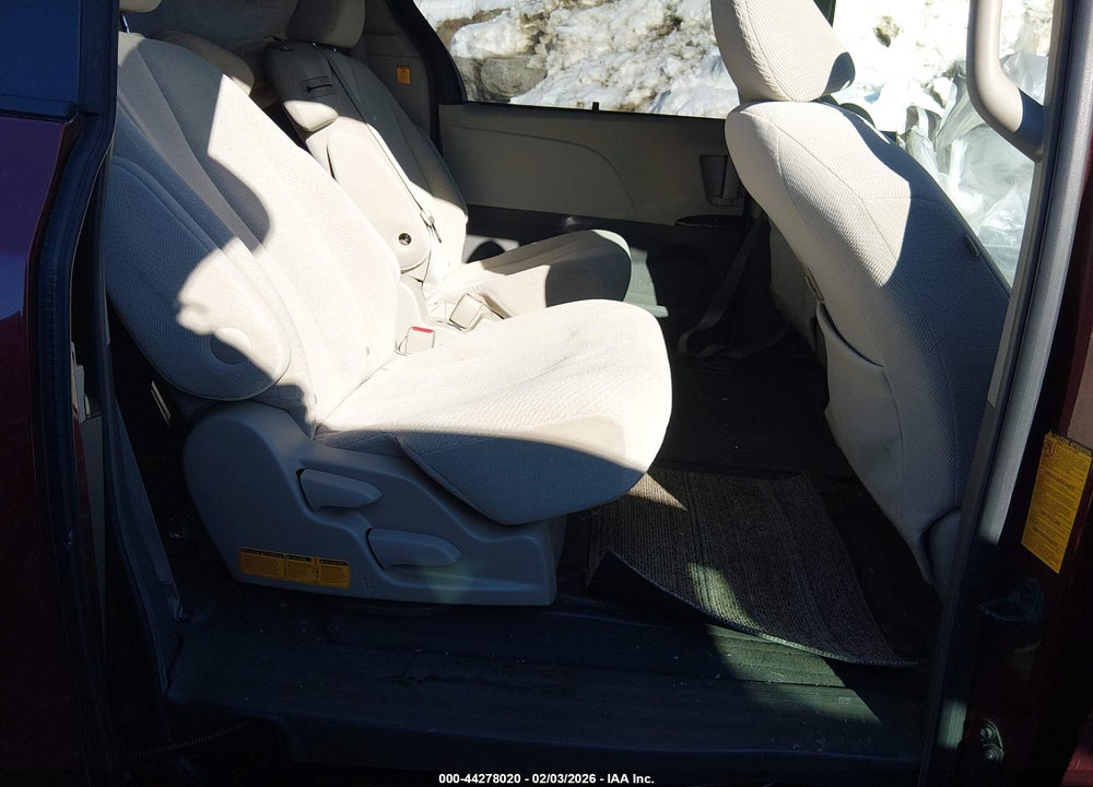 2011 TOYOTA SIENNA LE V6 VIN: 5TDKK3DC4BS020535