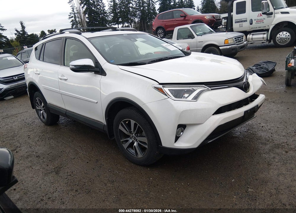 2018 TOYOTA RAV4 XLE VIN: JTMRFREVXJJ724028
