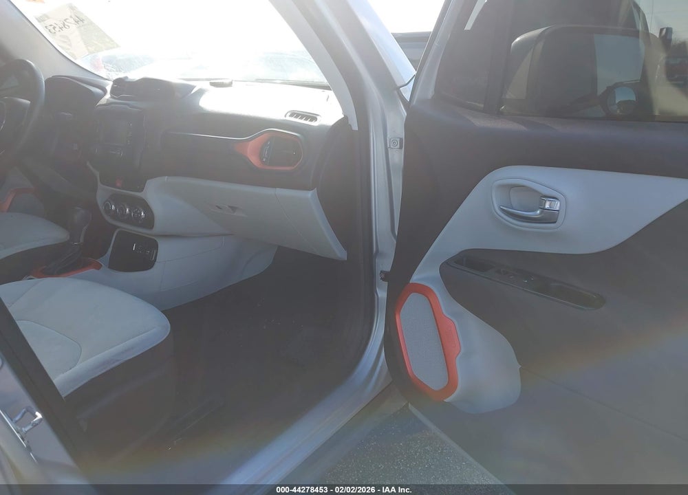 2015 JEEP RENEGADE LATITUDE VIN: ZACCJABT0FPB58107