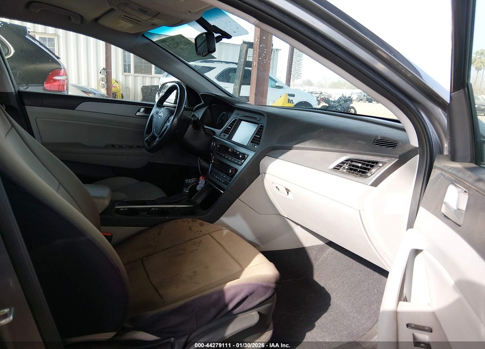 2017 HYUNDAI SONATA PLUG-IN HYBRID VIN: KMHE14L27HA068269