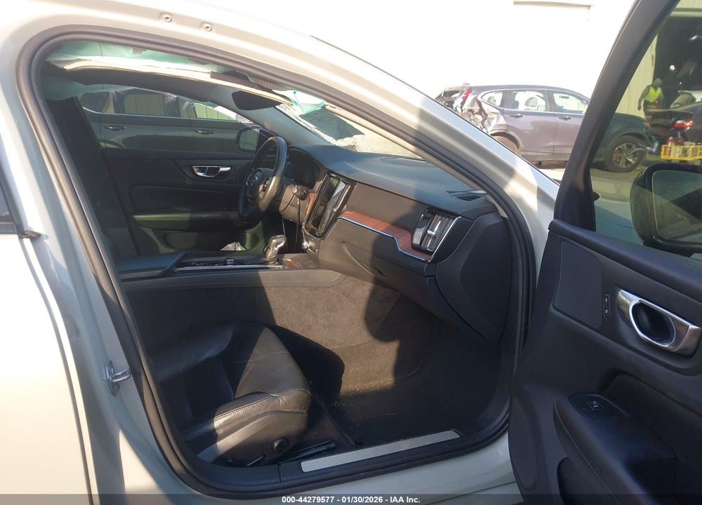 2021 VOLVO S60 T5 MOMENTUM VIN: 7JR102TZXMG107825
