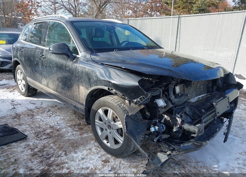 2013 VOLKSWAGEN TOUAREG TDI LUX VIN: WVGEP9BP1DD004083