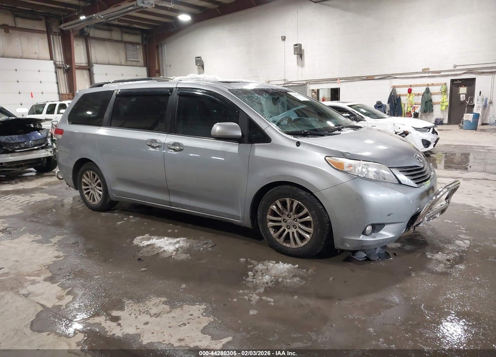 2013 TOYOTA SIENNA XLE V6 8 PASSENGER VIN: 5TDYK3DC0DS298474