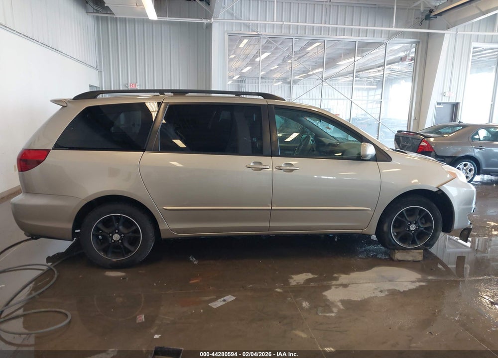 2005 TOYOTA SIENNA XLE VIN: 5TDZA22C95S234505