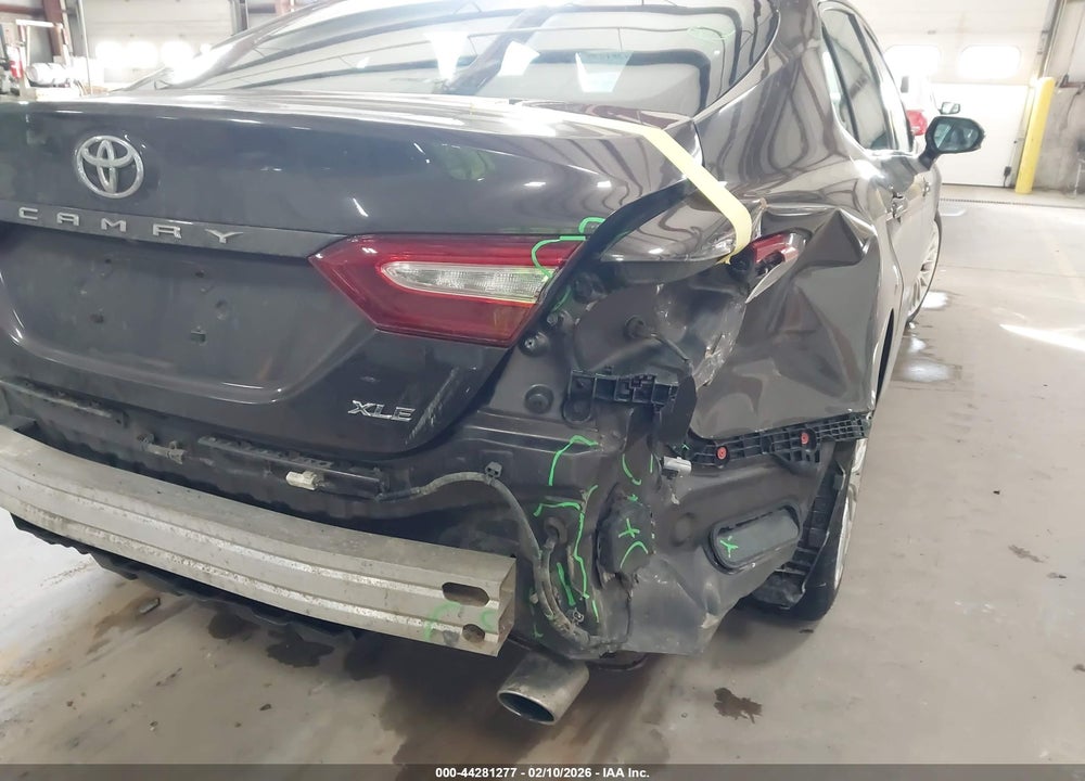 2018 TOYOTA CAMRY XLE VIN: 4T1B11HK7JU040499