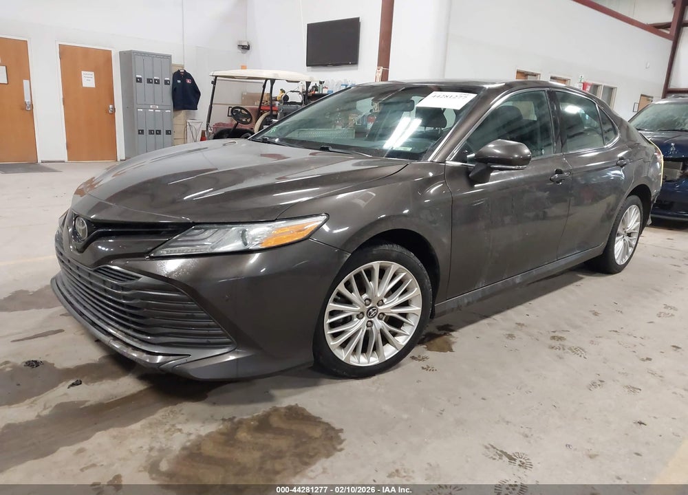 2018 TOYOTA CAMRY XLE VIN: 4T1B11HK7JU040499