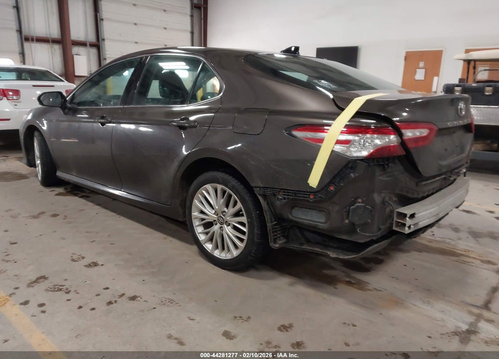 2018 TOYOTA CAMRY XLE VIN: 4T1B11HK7JU040499
