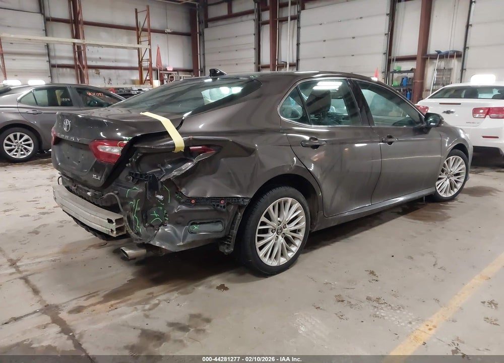 2018 TOYOTA CAMRY XLE VIN: 4T1B11HK7JU040499
