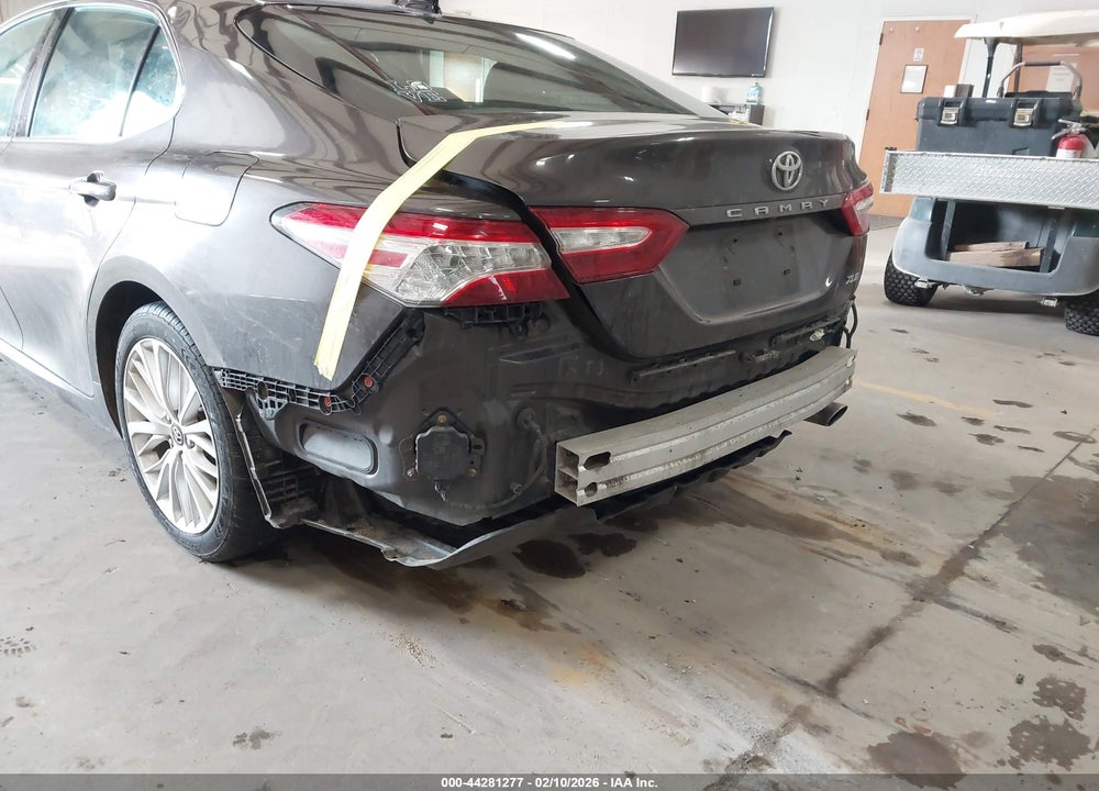 2018 TOYOTA CAMRY XLE VIN: 4T1B11HK7JU040499