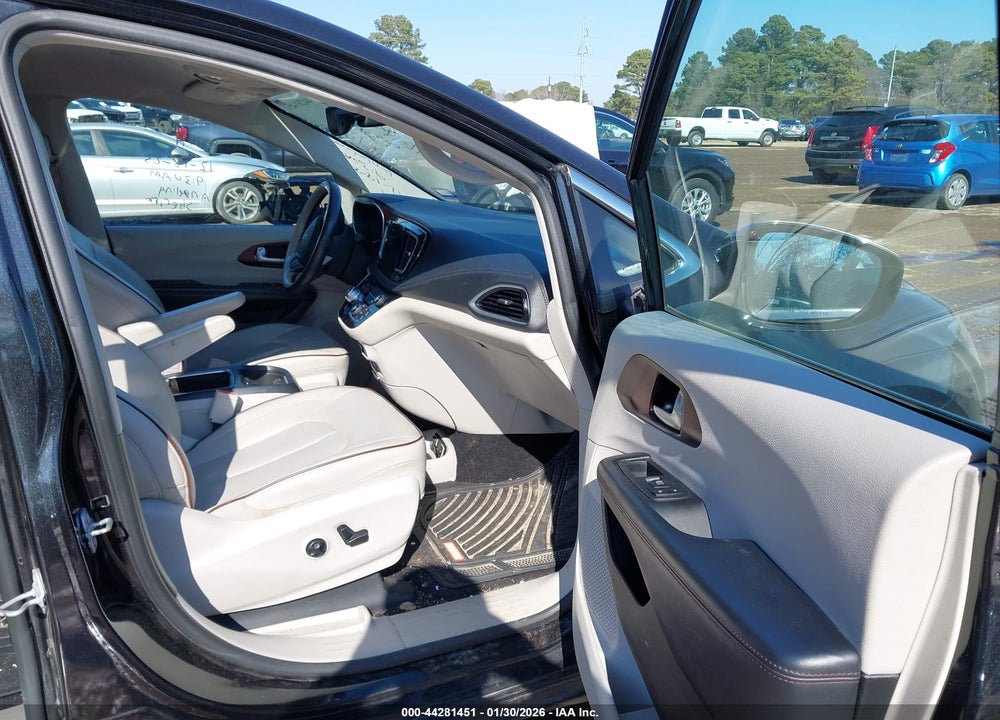 2017 CHRYSLER PACIFICA LIMITED VIN: 2C4RC1GG8HR653118