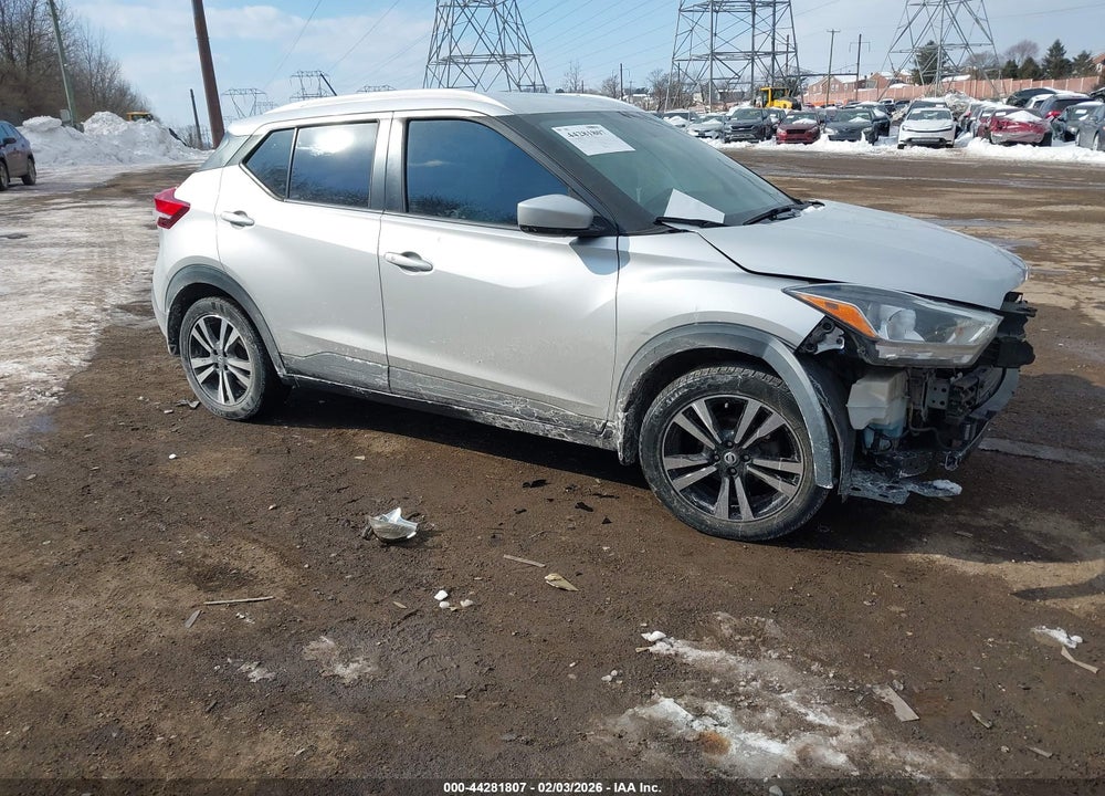 2018 NISSAN KICKS SV VIN: 3N1CP5CU1JL517903
