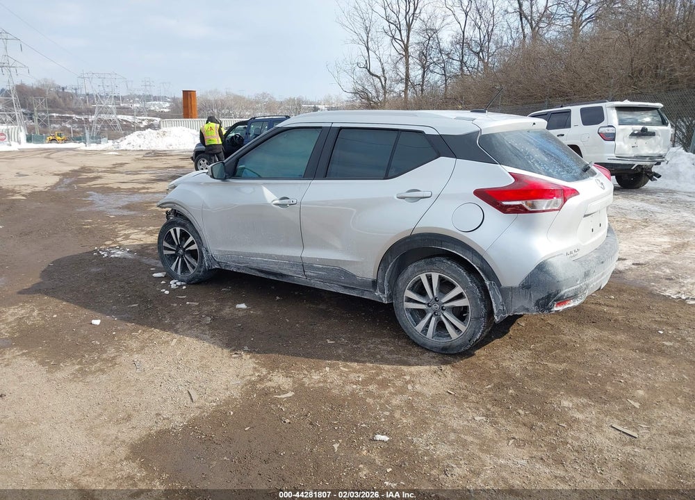 2018 NISSAN KICKS SV VIN: 3N1CP5CU1JL517903