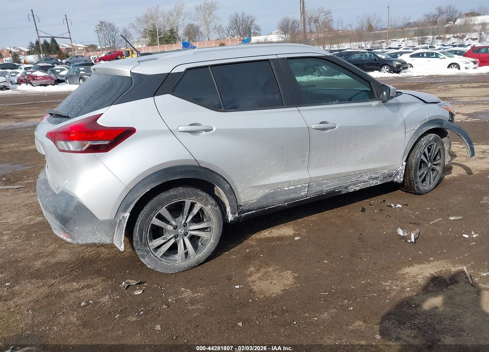 2018 NISSAN KICKS SV VIN: 3N1CP5CU1JL517903