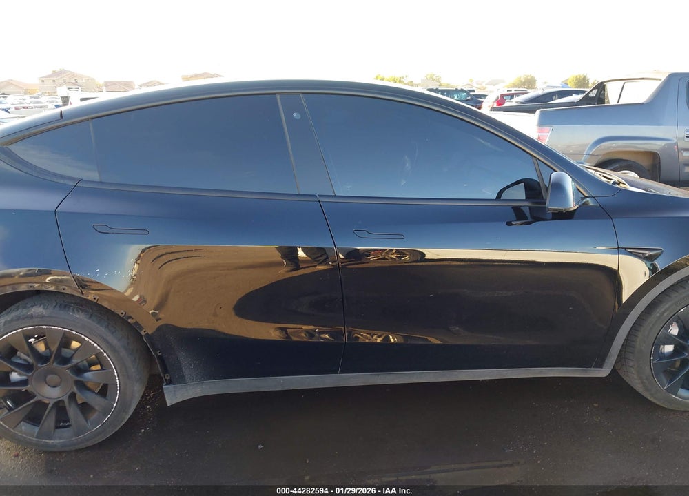 2020 TESLA MODEL Y LONG RANGE DUAL MOTOR ALL-WHEEL DRIVE VIN: 5YJYGDEE4LF027105