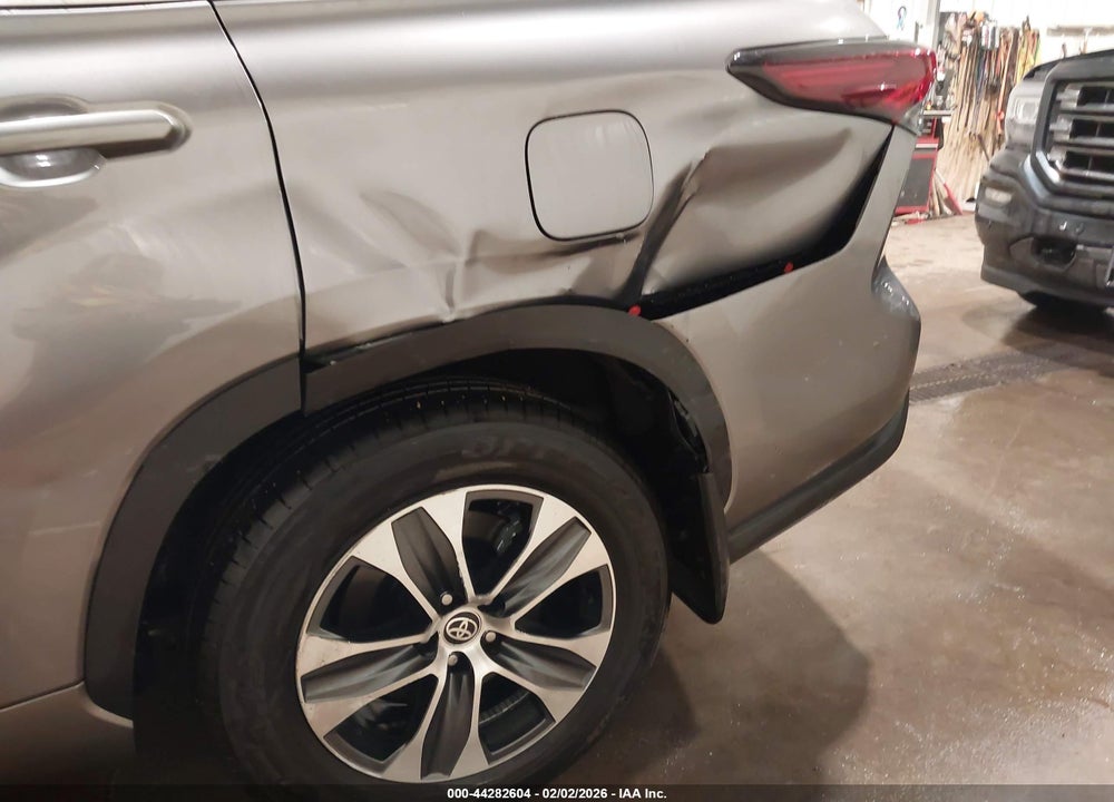 2025 TOYOTA HIGHLANDER XLE VIN: 5TDKDRBH3SS588268