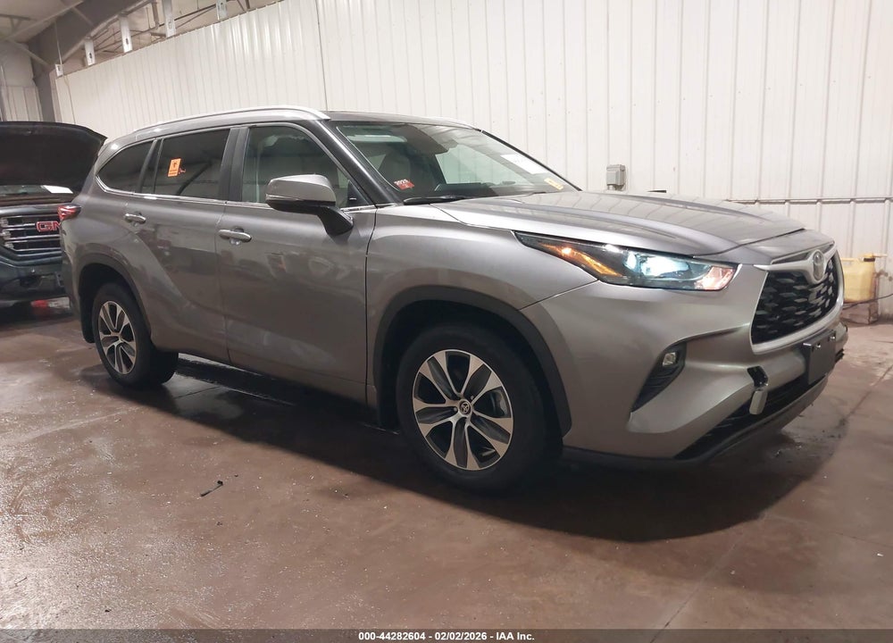 2025 TOYOTA HIGHLANDER XLE VIN: 5TDKDRBH3SS588268