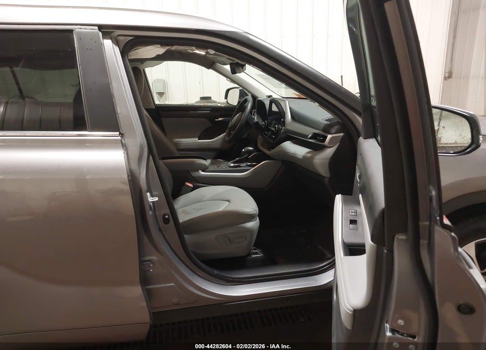 2025 TOYOTA HIGHLANDER XLE VIN: 5TDKDRBH3SS588268