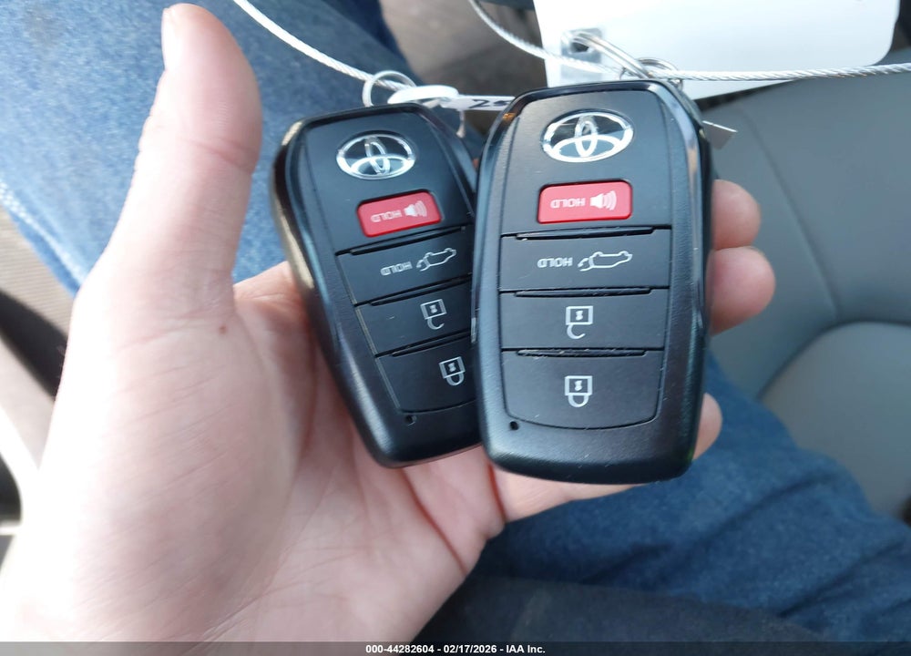 2025 TOYOTA HIGHLANDER XLE VIN: 5TDKDRBH3SS588268