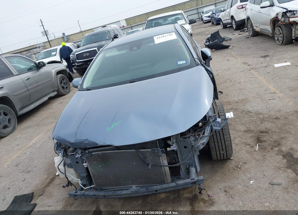 2020 TOYOTA COROLLA LE VIN: JTDEPRAE2LJ113592