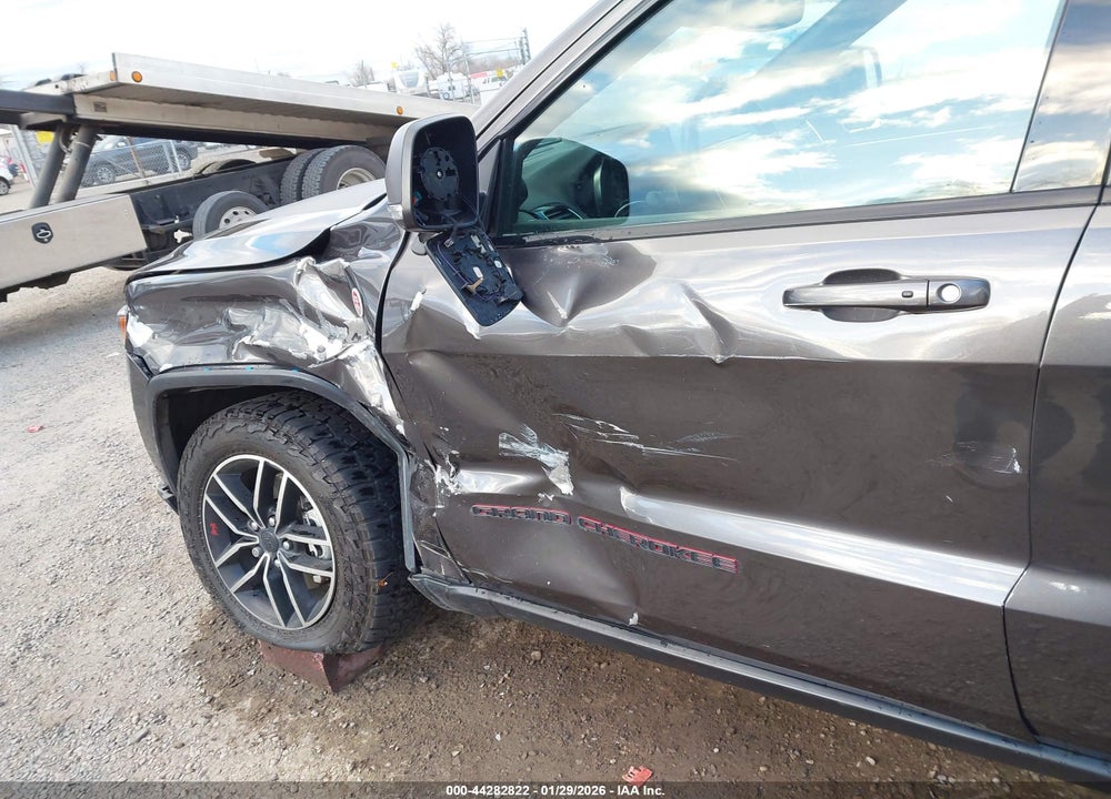 2019 JEEP GRAND CHEROKEE VIN: 1C4RJFLG2KC697110