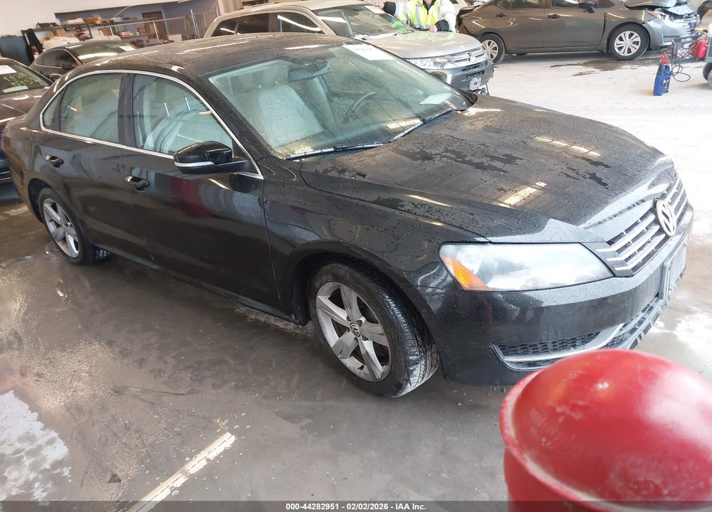 2013 VOLKSWAGEN PASSAT 2.0L TDI SE VIN: 1VWBN7A38DC037875