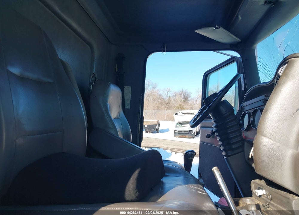 2004 KENWORTH CONSTRUCTION T300 VIN: 2NKMHD6X14M065582