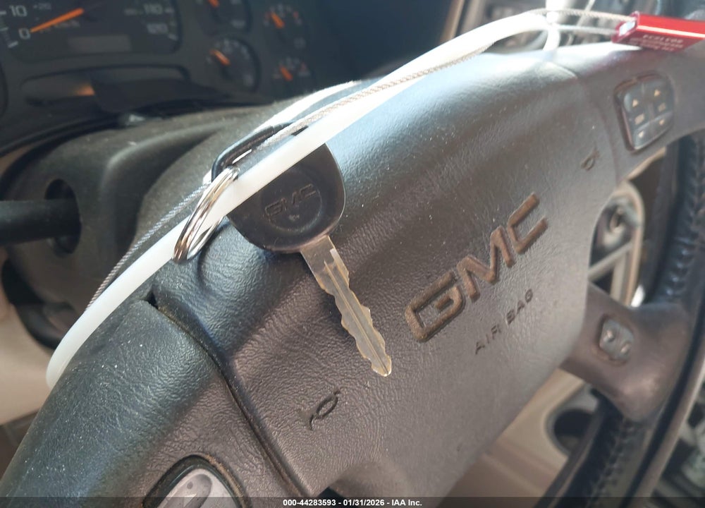 2005 GMC YUKON XL 1500 SLE VIN: 1GKEC16Z15J162038
