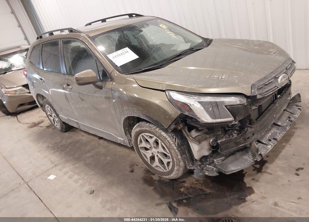 2022 SUBARU FORESTER VIN: JF2SKAEC8NH437573