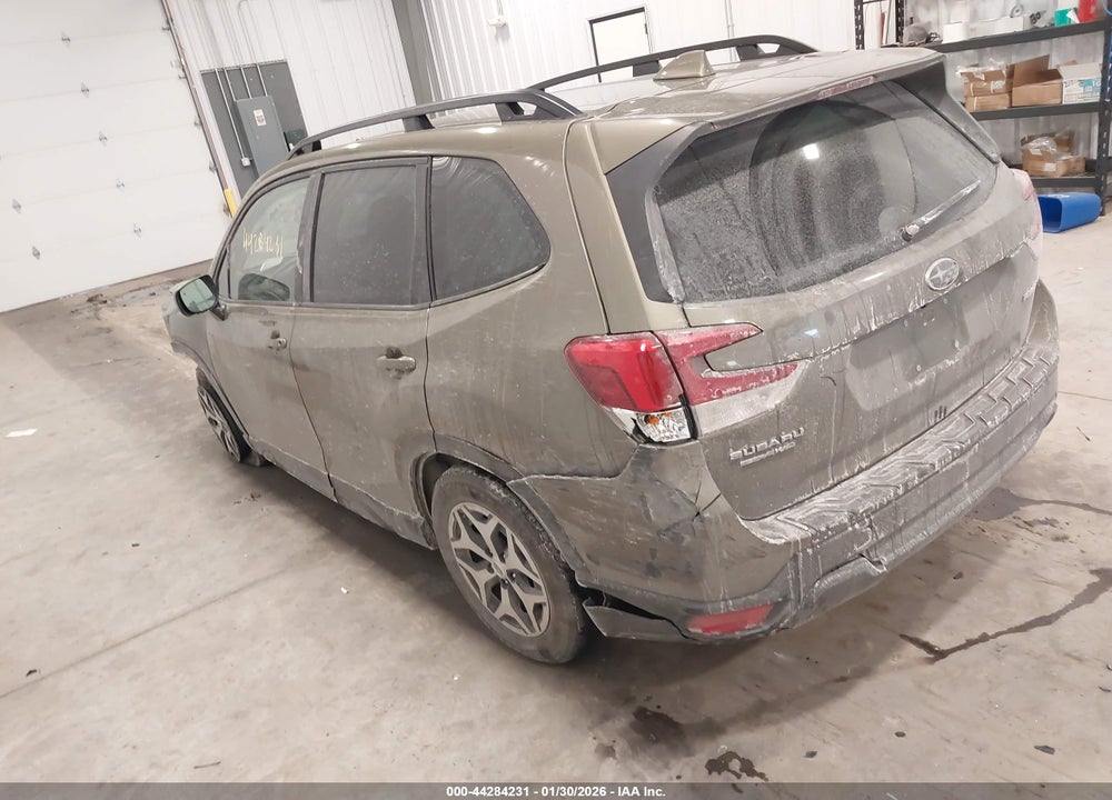 2022 SUBARU FORESTER VIN: JF2SKAEC8NH437573