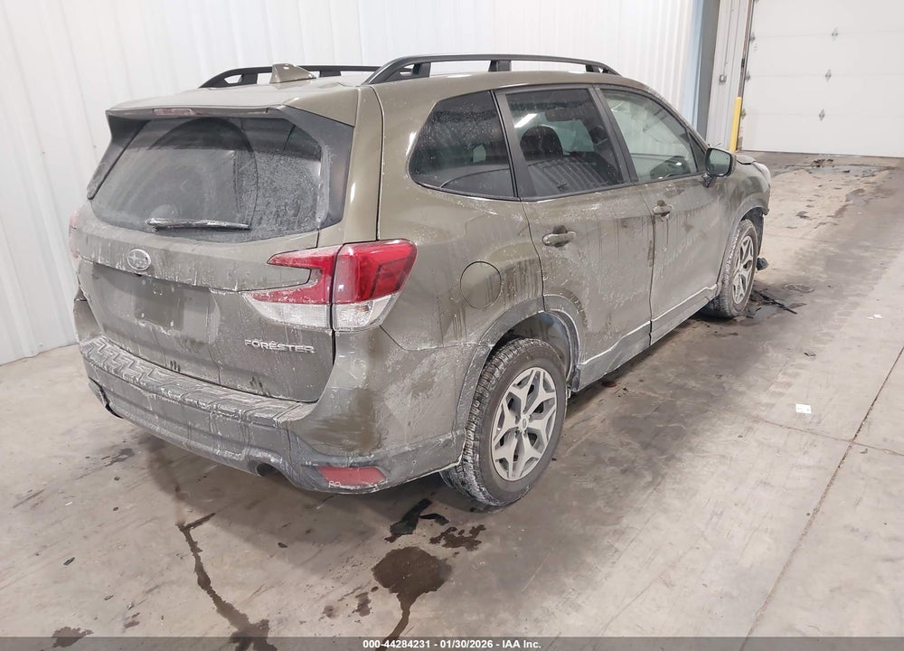 2022 SUBARU FORESTER VIN: JF2SKAEC8NH437573